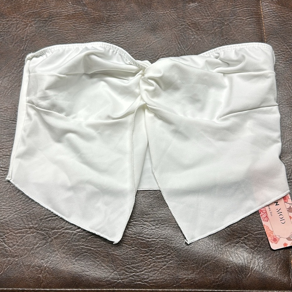 Shein MOD white skirt & top 
Size large